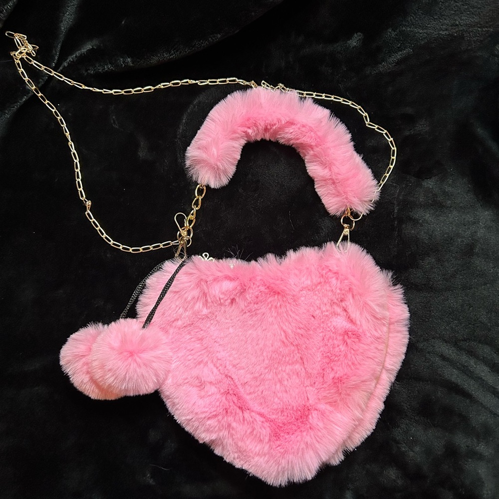New pink heart purse 🩷👛